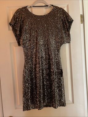 Express Sequin Short Sleeve Cocktail Dress in Gold/Black